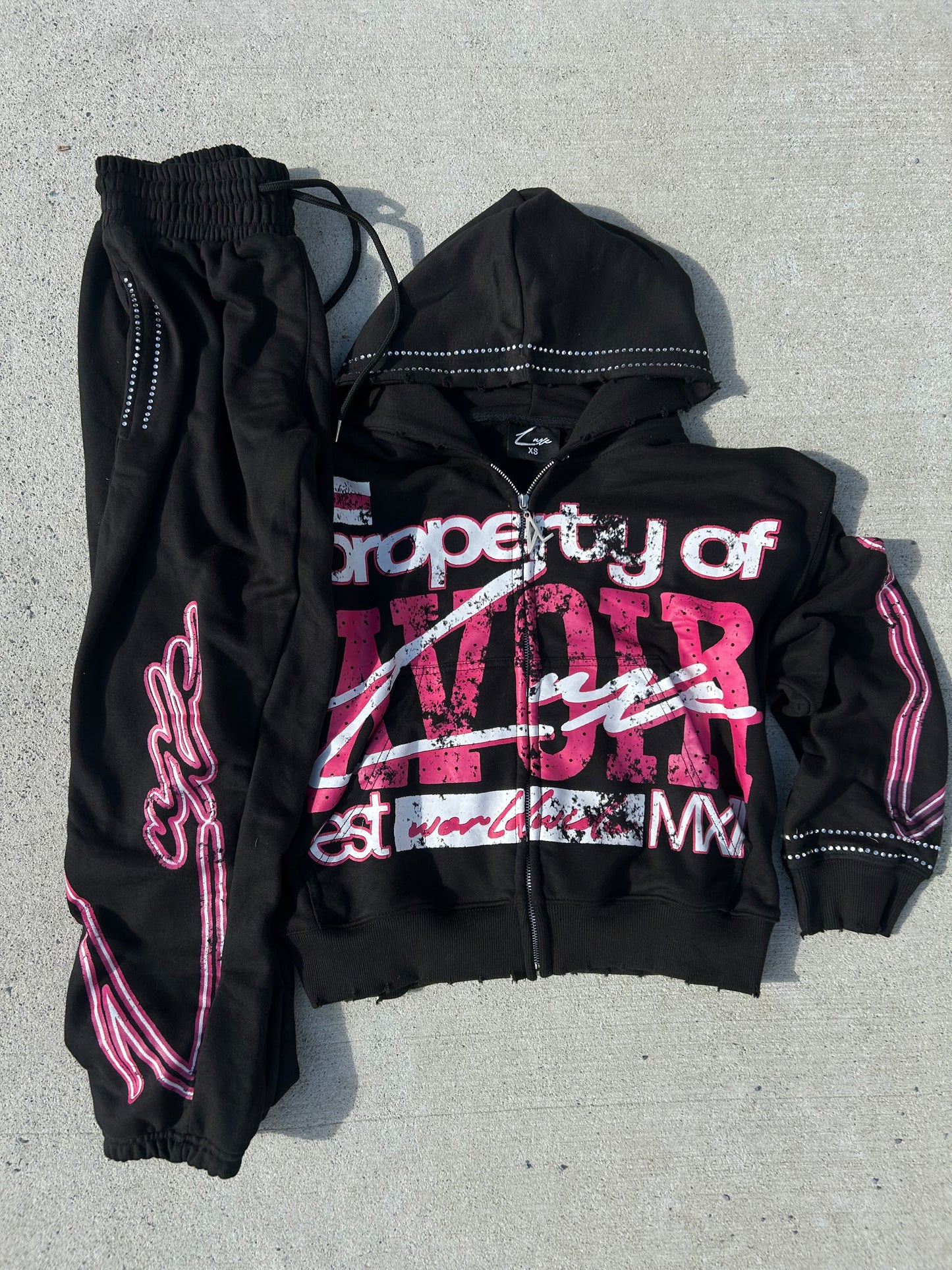 Black/magenta “property sweatsuit”